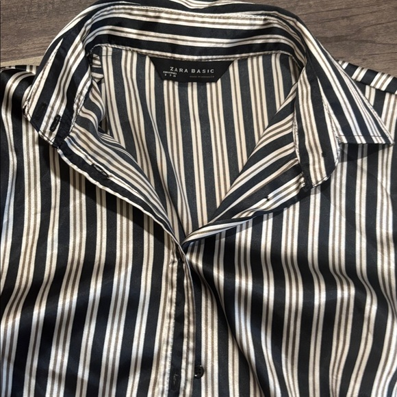 Zara Basic Poplin Shirt - Picture 2 of 3